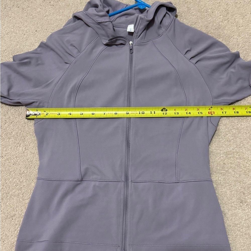 Lululemon move with ease jacket size 8 euc - Picture 5 of 5